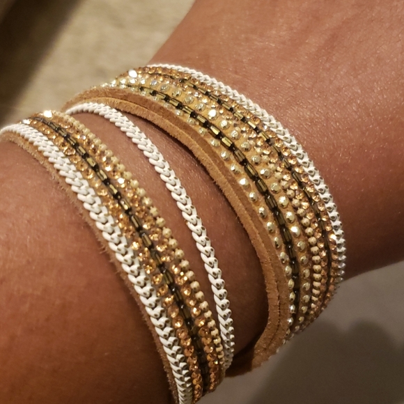 10 damaged jewelry items. - Picture 4 of 16